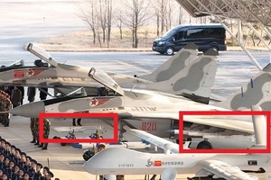 Bản sao tên lửa IRIS-T của Đức được trưng bày tại Triều Tiên