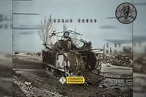 Dùng M113 chiến lợi phẩm để tấn công Grishinine