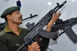 Ấn Độ chuẩn bị 'độc lập sản xuất' súng trường tấn công AK-203