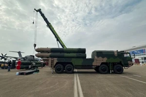 Trung Quốc ra mắt hệ thống phòng không kết hợp THAAD và S-500