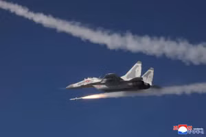 Tên lửa không chiến thế hệ mới của Triều Tiên kết hợp PL-12 và AIM-120 AMRAAM