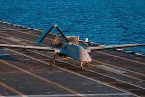 Tàu sân bay Nhật Bản 'lột xác' nhờ UAV Bayraktar TB3