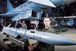 Ấn Độ mua hàng loạt tên lửa Meteor để 'săn lùng' J-35