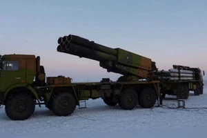 Pháo phản lực phóng loạt Sarma mới nhất bắt đầu tham chiến