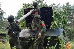 Ukraine giật mình khi Belarus xây dựng loạt trận địa pháo gần biên giới