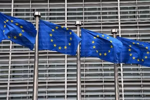 Ủy ban châu Âu ấn định thời hạn tịch thu tài sản bị đóng băng