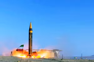 Iran tấn công căn cứ chung của Mỹ và Anh bằng tên lửa tầm bắn 4.000km