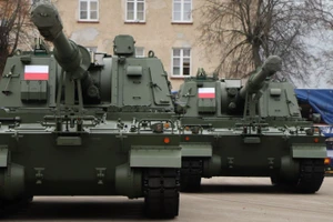 Thêm 21 pháo tự hành K9 áp sát biên giới Nga - Belarus