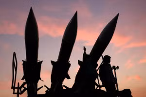 Iran tấn công căn cứ Mỹ sẽ kích hoạt các cam kết của NATO