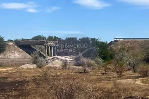 Hỏa lực mạnh của Ukraine phá huỷ 1 cây cầu đường bộ ở Crimea