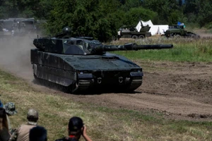 Xe tăng CV90120 nâng cấp cực kỳ đáng sợ với đạn pháo có thể lập trình