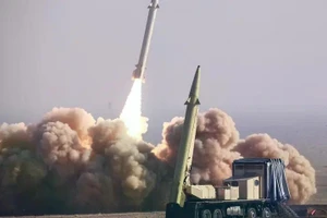 Iran dọa hủy diệt mọi căn cứ Mỹ nếu bị tấn công