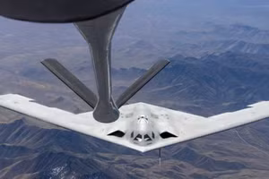 Oanh tạc cơ tàng hình B-21 Raider thử nghiệm khả năng đặc biệt