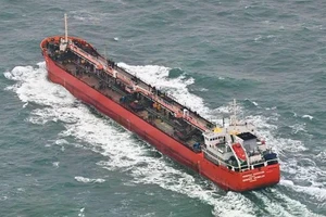 Tàu chở dầu thoát khỏi sự truy bắt nhờ được tàu hộ vệ của Hạm đội Baltic cứu