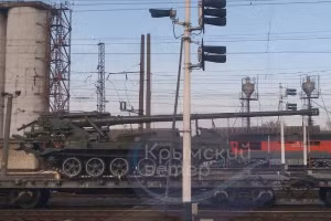 Pháo tự hành Koksan cấp tốc được điều động qua đường Crimea