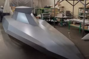 Tàu không người lái mang ngư lôi, UUV và pháo laser khóa chặt biển Đen