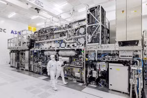 Trung Quốc đã sao chép được máy quang khắc của ASML để tự chế chip tiên tiến?