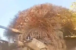 Xe tăng T-80BVM 'nhím khổng lồ' bị phá hủy ngay khi xuất hiện ngoài mặt trận