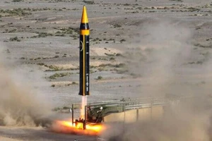 Israel giật mình khi Houthi bắt đầu sản xuất tên lửa đạn đạo có nhiều đầu đạn
