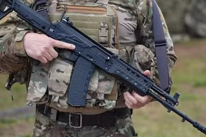 CEO Kalashnikov nêu bật ưu điểm của AK-12 so với các đối thủ nước ngoài