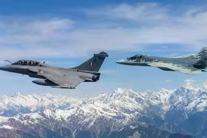 MW đánh giá khả năng chiến đấu của Rafale trong cuộc đối đầu với Su-57