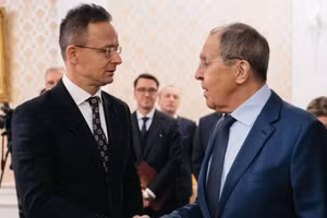 Ngoại trưởng Hungary ‘tuồn tin mật’ từ các cuộc họp của EU cho Nga!?