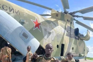 Trực thăng khổng lồ Mi-26 theo 'Quân đoàn châu Phi' xuất hiện tại Mali