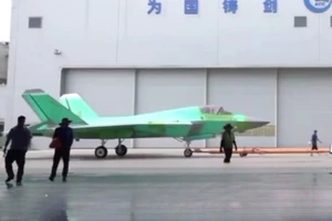 Dây chuyền sản xuất tiêm kích hạm J-35 bắt đầu 'chạy hết công suất'