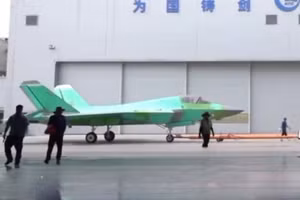 Dây chuyền sản xuất tiêm kích hạm J-35 bắt đầu 'chạy hết công suất'