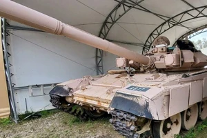 Bí ẩn nguồn gốc chiếc 'xe tăng T-90' trên đất Mỹ