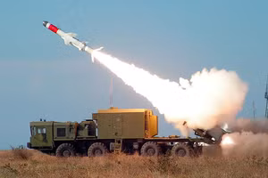 Tên lửa phòng thủ bờ biển Bal được 'ngụy trang' đặc biệt trong khi bay