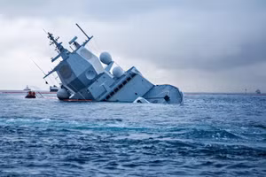 Công ty đóng tàu phải đền hơn 1 tỷ euro vì vụ chìm khinh hạm Helge Ingstad?