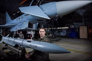 Vì sao tên lửa Meteor có mức giá siêu đắt được so sánh 'làm bằng vàng'