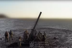 Đơn vị tấn công tiếp theo được trang bị súng cối 240 mm