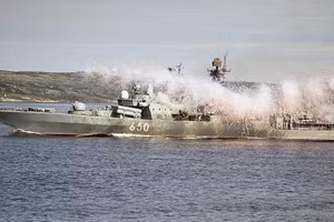 Đau đầu cải tạo tàu chiến mang tên lửa Zircon suốt 11 năm