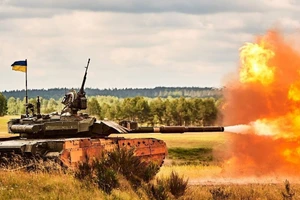 Ý tưởng độc đáo khi T-80 mang tháp pháo T21 của Leclerc