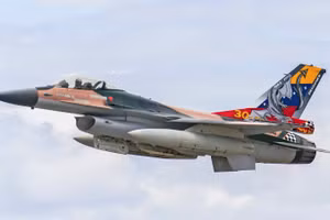 Tổng thống Trump ra lệnh sẵn sàng bắn hạ máy bay chiến đấu Venezuela