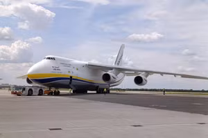 Máy bay An-124 Ukraine mang theo hệ thống phòng không Spyder