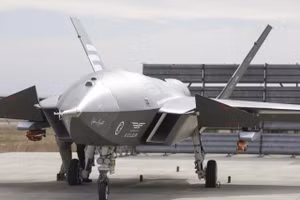 Máy bay chiến đấu không người lái Kizilelma 'cách mạng hóa' bắt đầu thử vũ khí