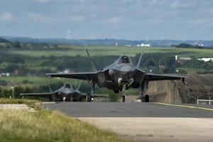 Hàng loạt tiêm kích F-35 đắt tiền nguy cơ thành 'vật trưng bày' vì lý do khó tin