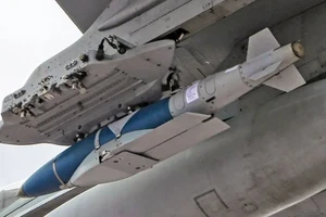 Su-27 bắt đầu sử dụng bom JDAM-ER nặng 460 kg