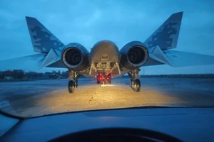 Bức ảnh hiếm hoi tiết lộ khoang vũ khí của tiêm kích Su-57