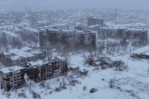 Xe tăng trên đường phố cho thấy cuộc chiến đô thị khốc liệt tại Kupyansk