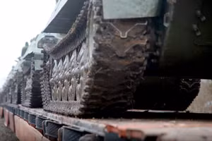 Belarus gửi lô hàng quân sự đặc biệt đến căn cứ dự trữ xe tăng của Nga