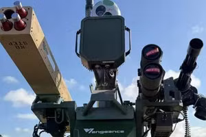 Mỹ ra mắt hệ thống chống UAV với súng Gatling, tác chiến điện tử và tên lửa