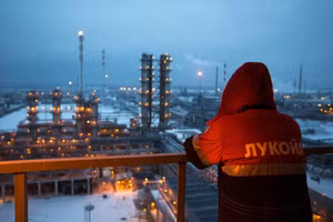 Các tập đoàn phương Tây thu lợi lớn khi Kyiv tấn công nhà máy lọc dầu