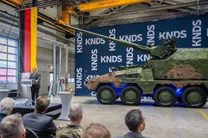 Hơn 200 khẩu pháo tự hành bánh lốp RCH 155 hiện đại nhất được đặt hàng