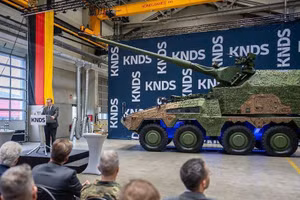 Hơn 200 khẩu pháo tự hành bánh lốp RCH 155 hiện đại nhất được đặt hàng