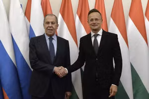 Hungary điều tra tội phản quốc đối với cựu Ngoại trưởng do có quan hệ với Nga