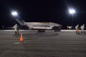 Bức ảnh đầu tiên từ máy bay vũ trụ X-37B tuyệt mật được công bố